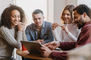 Dicas para destacar sua equipe e reter colaboradores